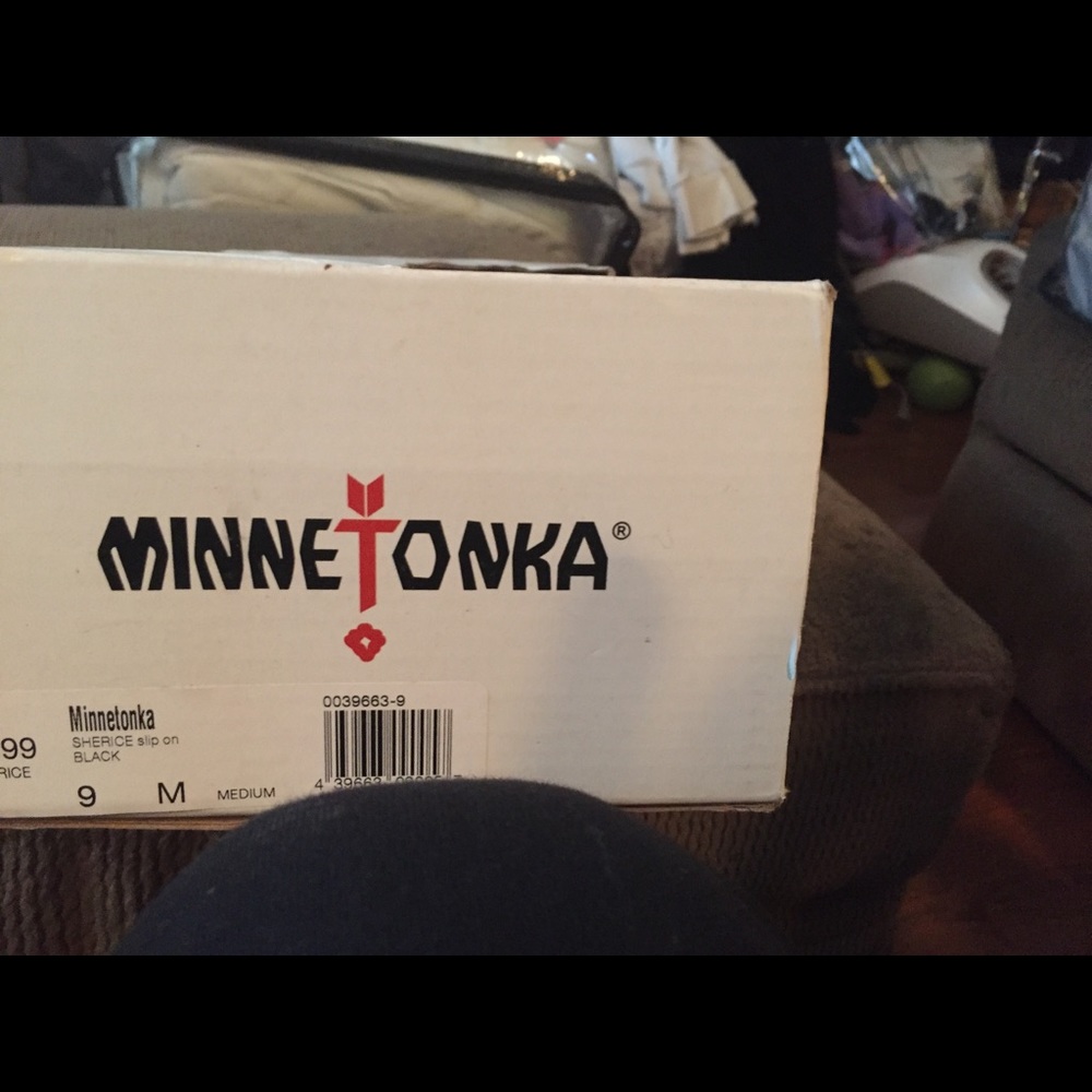 MinnieTonka Size 9 Moccasins